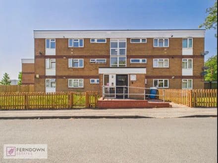 Flat 4 150 Woodclose Road